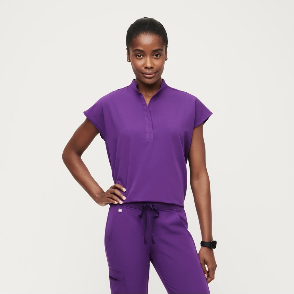 FIGS SCRUB TOP